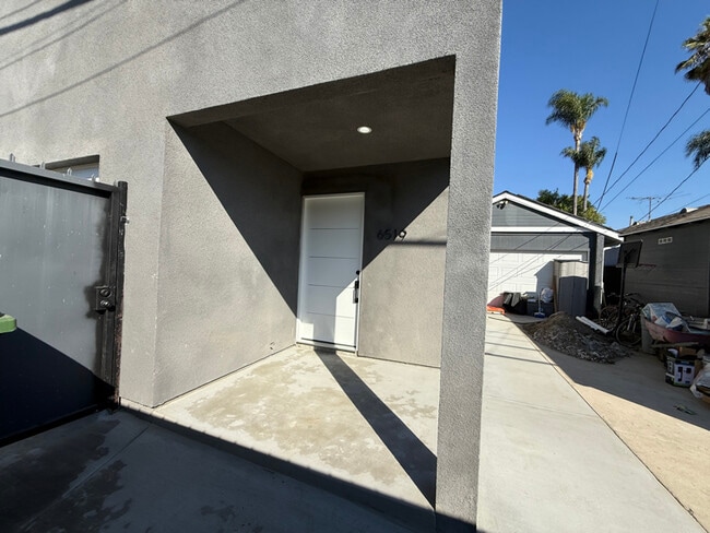 Building Photo - 6519 Broadway Ave Rental