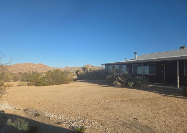 Photo - 3 Bedroom 1.5 Bath Modern Farmhouse near J...