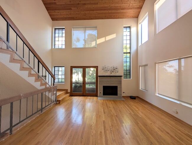 Building Photo - 12815 Caswell Ave Unit 101 Rental