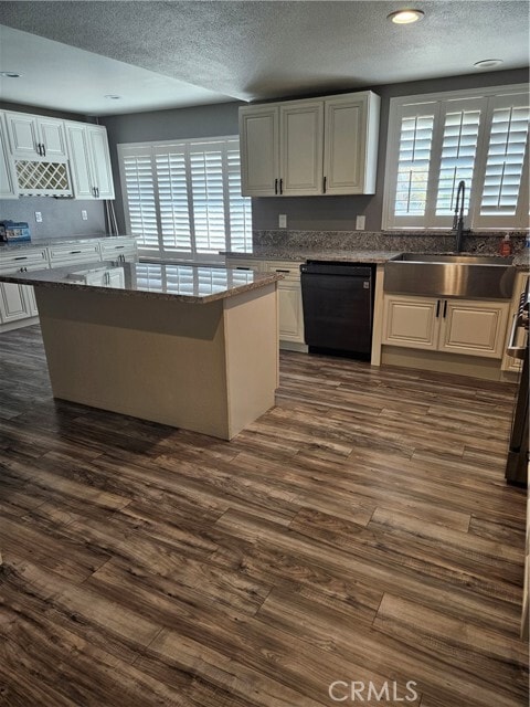 Photo - 2085 Dove Ct