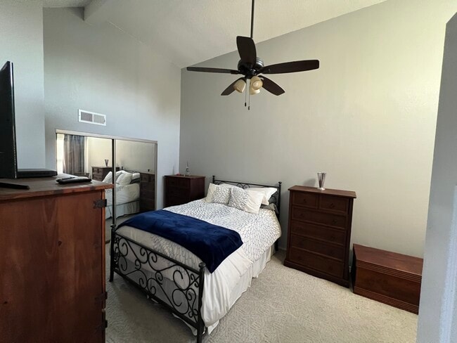 Photo - 5455 Sylmar Ave