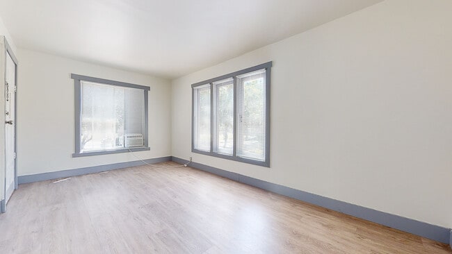 Photo - 1127 Bell St