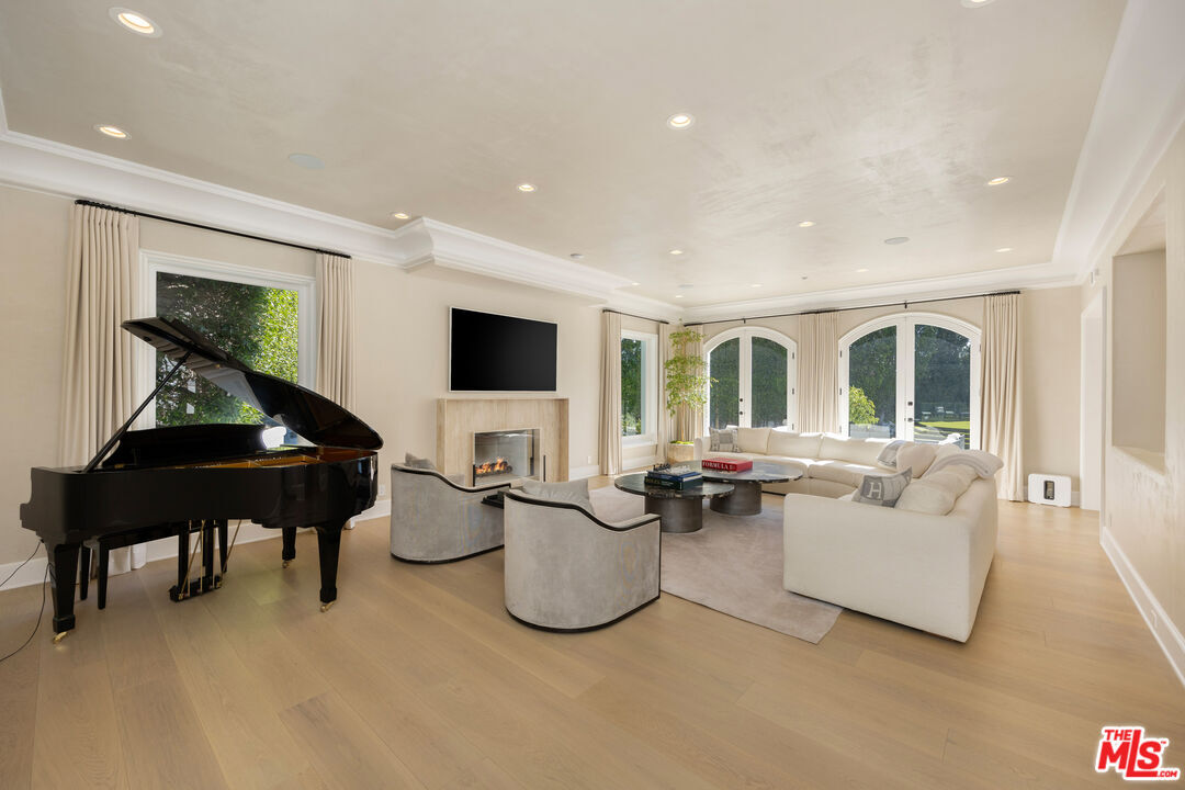 Photo - 1424 N Doheny Dr