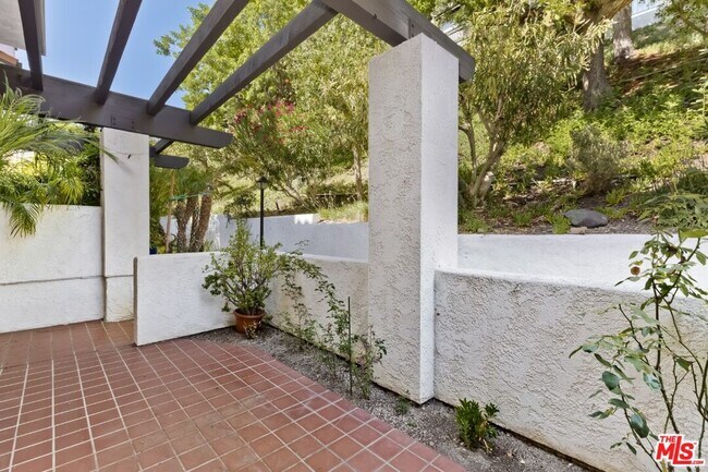 Photo - 1560 Michael Ln