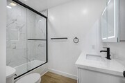1BD, 1BA - 670SF - Bathroom - Mediterranean Apartments