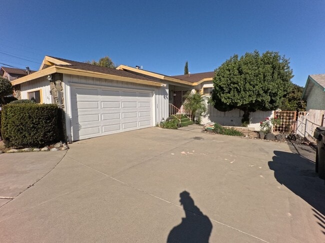 Building Photo - 1237 W 124th St