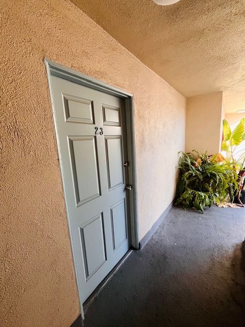 Building Photo - 1260 Beachwood Dr