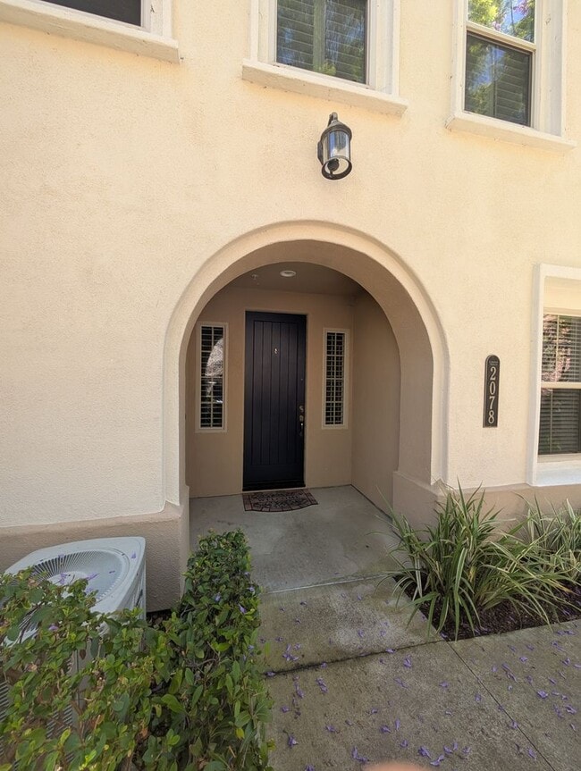 Photo - Stunning Modern End Unit Tri Level Condo i...