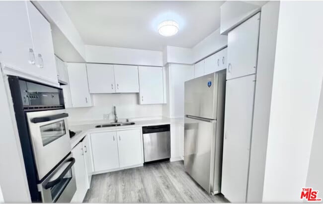 Photo - 468 S Roxbury Dr Unit 103