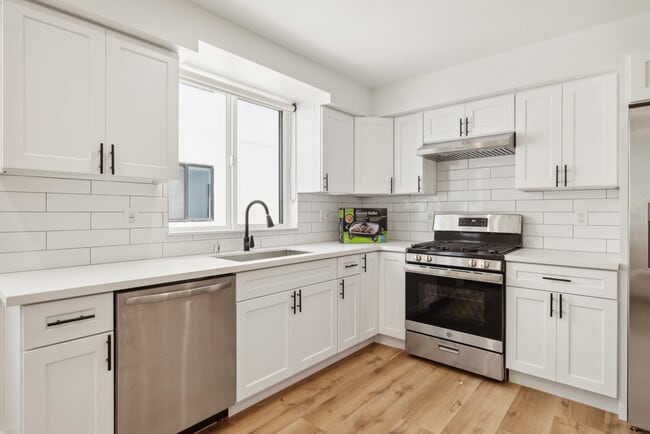 Photo - 1348 W 35th St