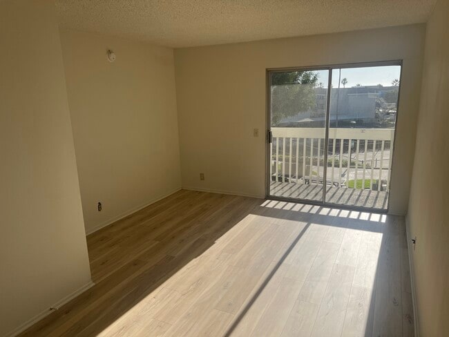 Photo - 263 S Ventura Rd Unit 263