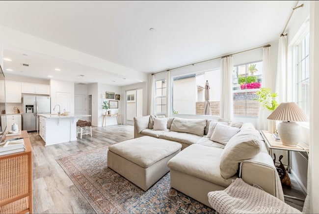 Building Photo - Spacious 3 Bed / 2.5 Bath Home in Chula Vista – Available May 15th