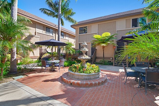 Rarely available Clairemont 3-story end un... - Rarely available Clairemont 3-story end un...