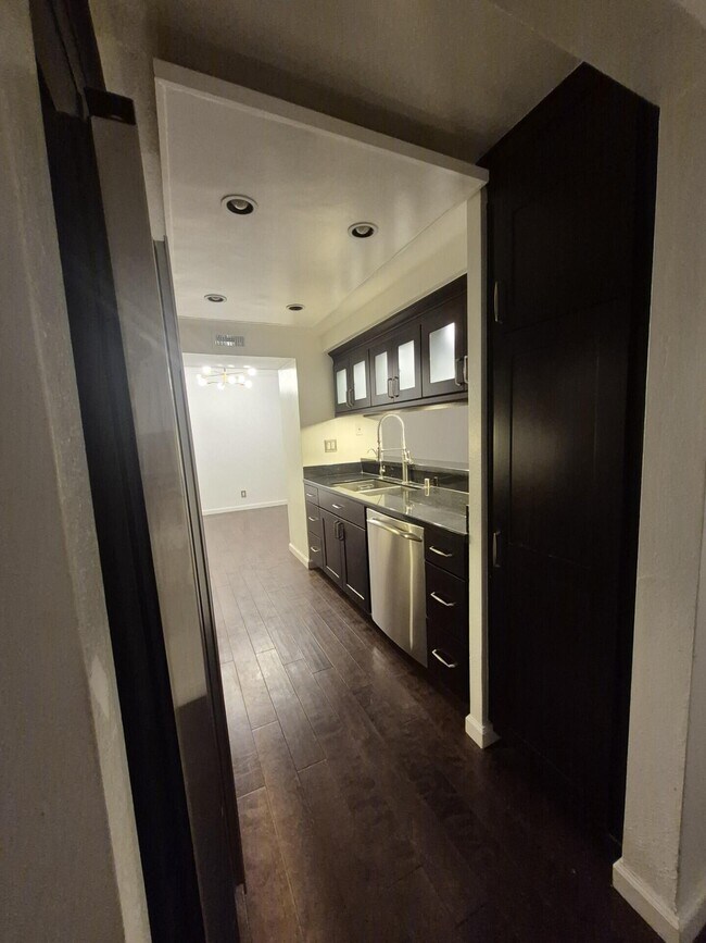 Photo - 600 W 9th St Unit 207