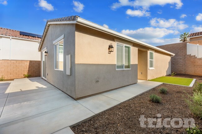 Photo - 680 Susanne St