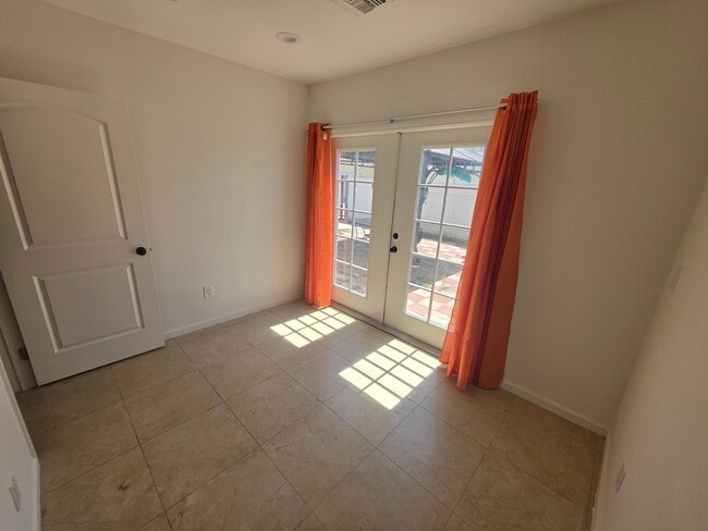 Photo - 1038 Raymond Ave