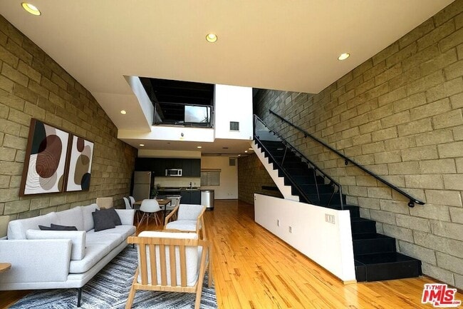 Building Photo - 717 Highland Ave