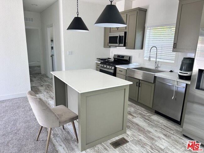 Photo - 1924 N Marengo Ave