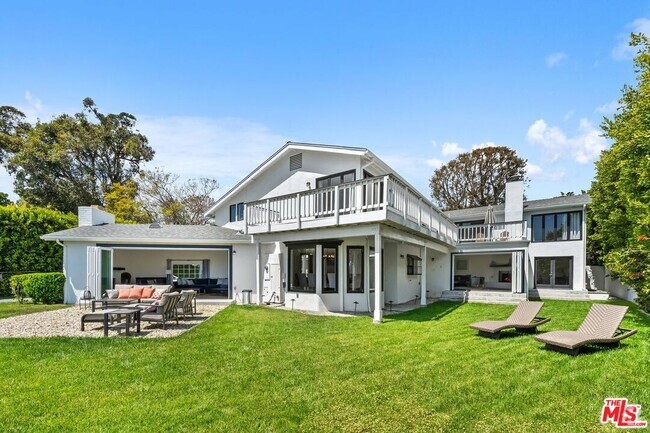 Building Photo - 400 Chautauqua Blvd Rental
