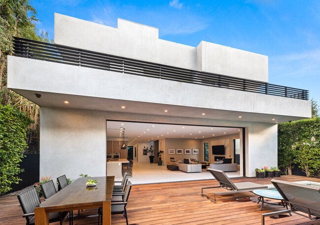 Building Photo - 623 N Edinburgh Ave