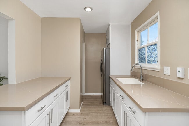 Building Photo - 13453 Burbank Blvd Rental