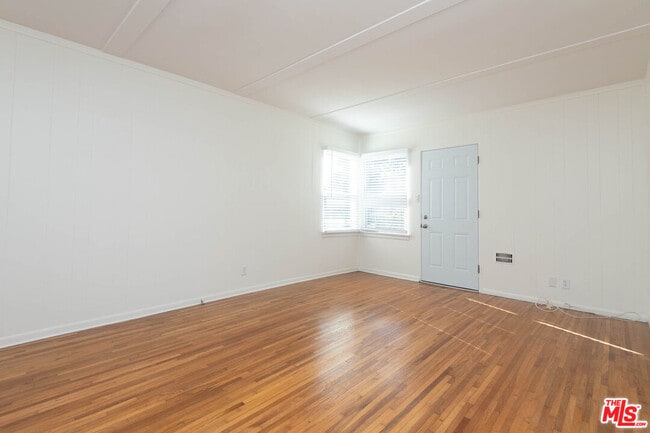 Photo - 2594 Amherst Ave