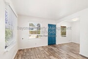 Photo - 7987 Lincoln St