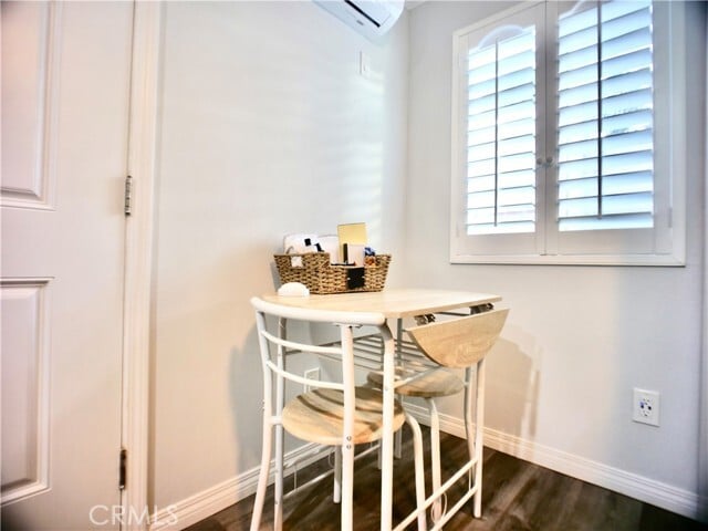 Photo - 1220 W 56th St