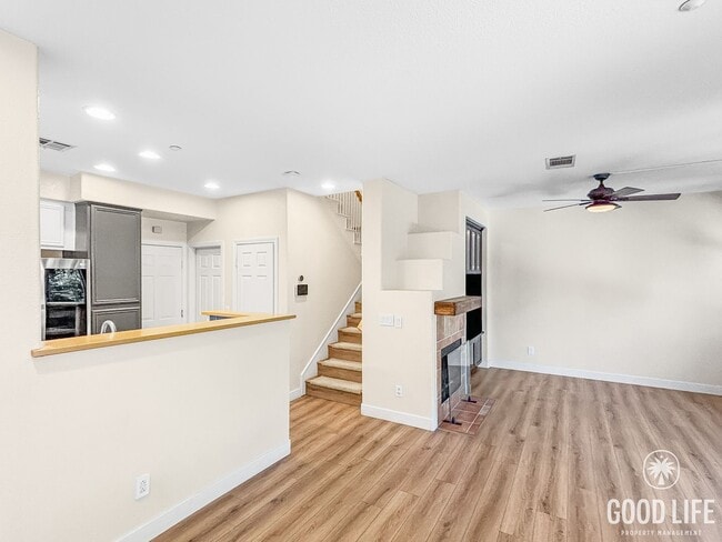 Photo - Stunning 3BD/2.5BA Townhouse in Eastlake W...