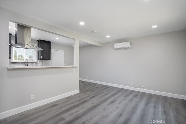 Photo - 3630 Russell St