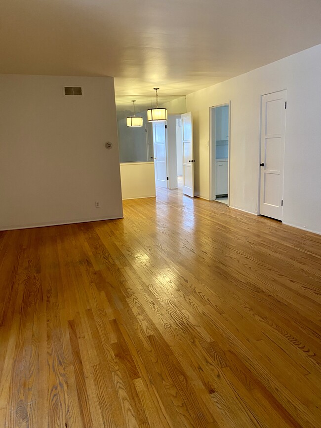 Photo - 1931 Palmerston Pl Unit 1931 12