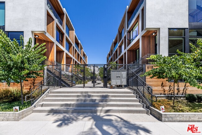 Building Photo - 610 S Van Ness Ave Unit 6 Rental