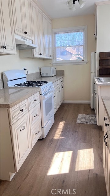 Photo - 3423 E 5th St