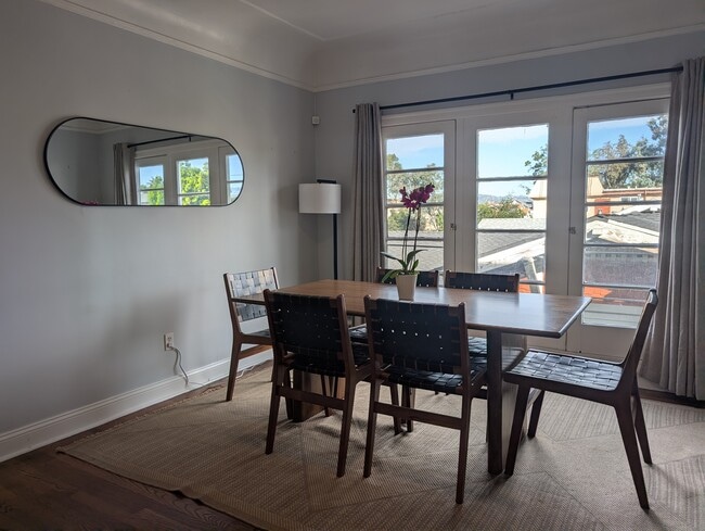 Building Photo - 2406 1/2 5th Ave Unit Private Room Available