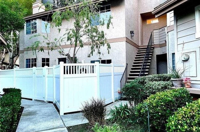 Building Photo - 24354 Sage Ct Unit 230