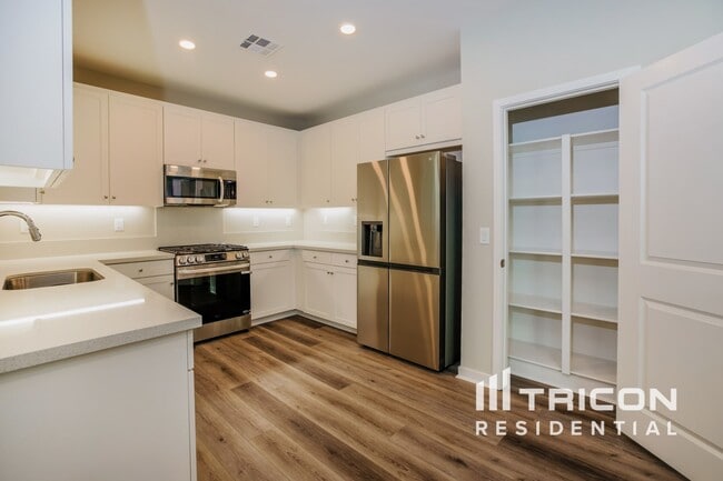 Photo - 31725 Luther Dr