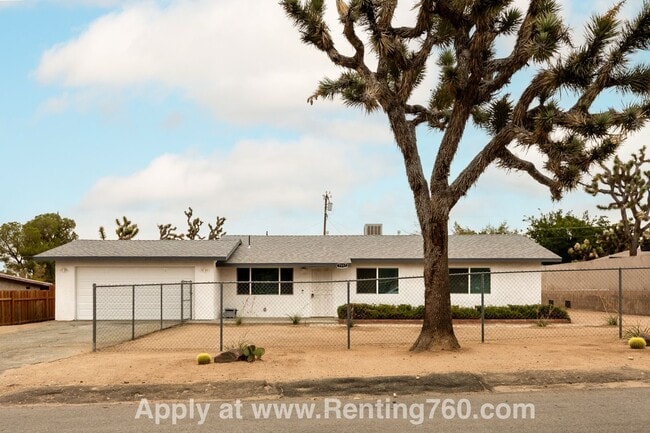 Updated 3 Bed 2 Bath Home Centrally Located!! - Updated 3 Bed 2 Bath Home Centrally Located!!