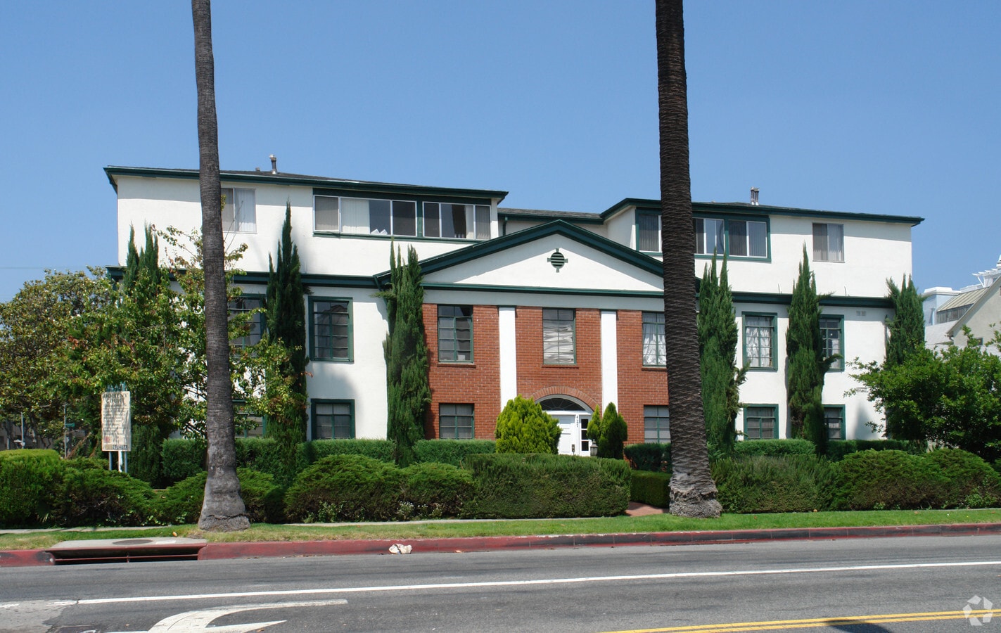 Photo - 427 N Doheny Dr