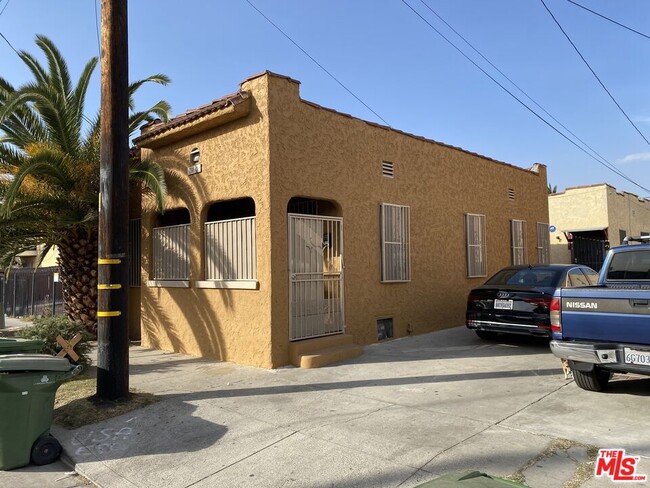 Photo - 711 W 54th St House