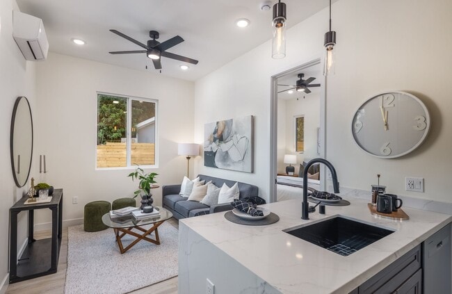 Photo - Modern 1-Bedroom Home in the Heart of San ... Unit 301