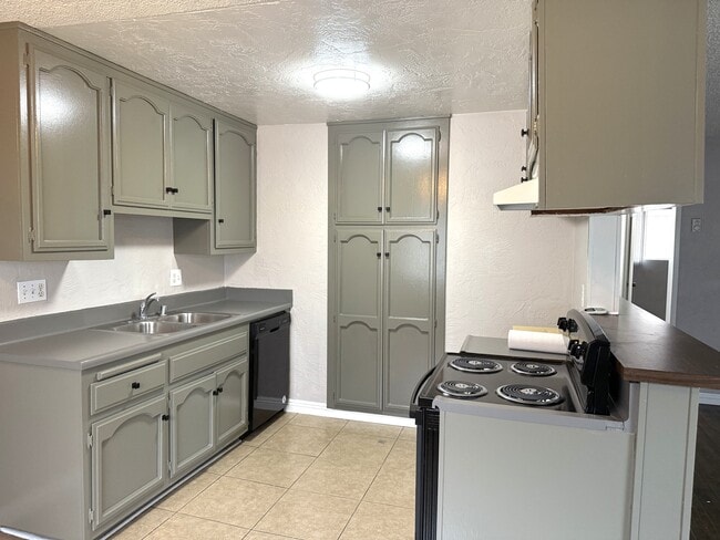 Photo - 3901 Green Ave Apartments Unit C