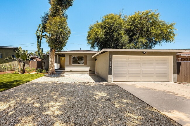 Building Photo - "Charming 3-Bedroom Haven in the Heart of Santa Ana – Your Perfect Retreat Awaits!"