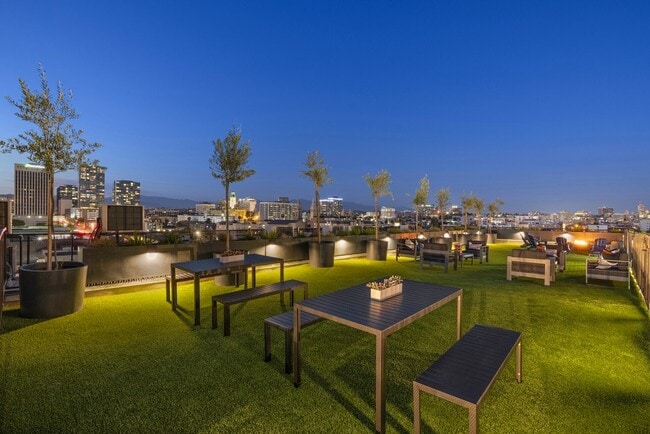 Rooftop Dining Area - Kanvas
