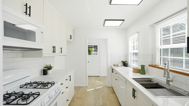 Photo - 3936 S Victoria Ave