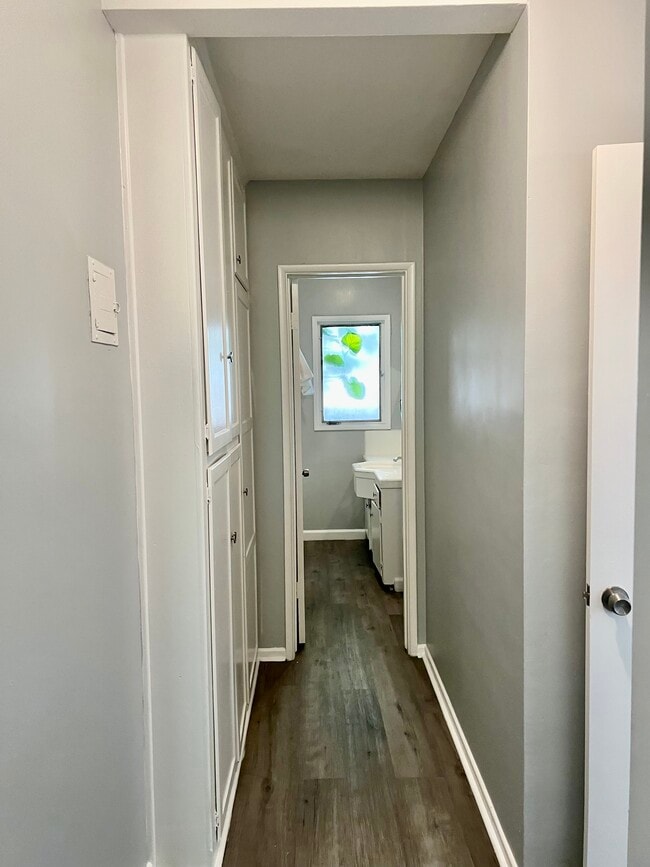 Photo - 1615-1621 N Hobart Blvd