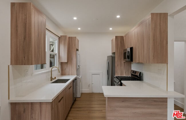 Photo - 5727 Carlton Way