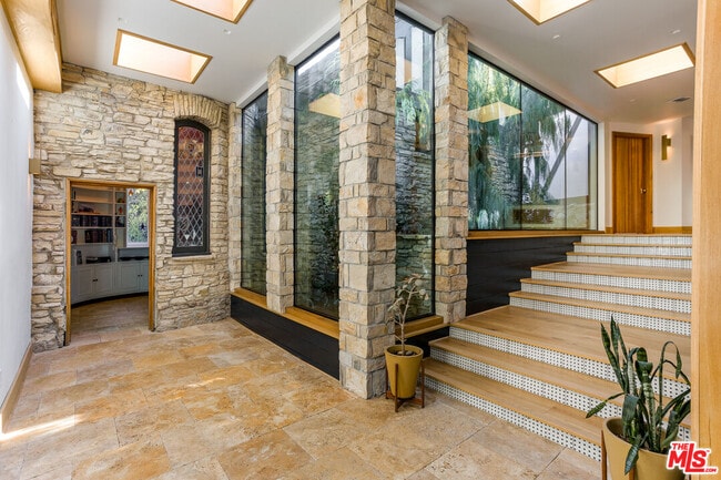 Photo - 4880 Queen Florence Ln