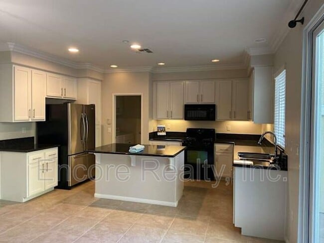 Building Photo - 338 Borden Rd