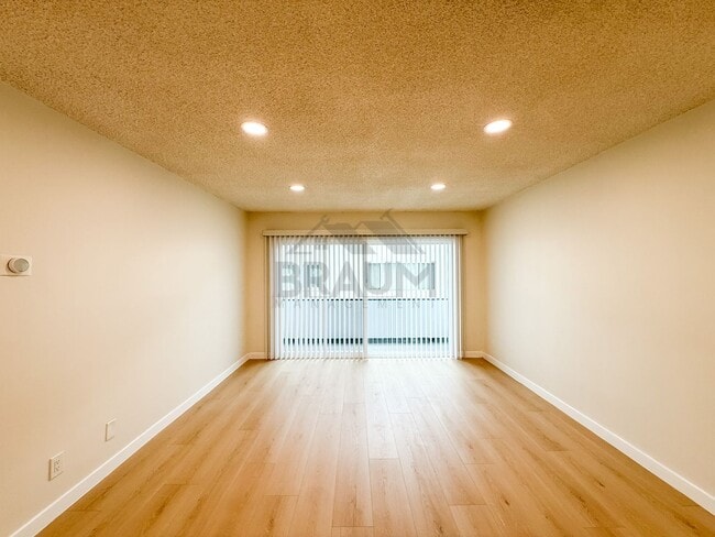 Photo - 6039 Whitsett Ave Unit 202