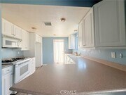 Photo - 869 W 14th St